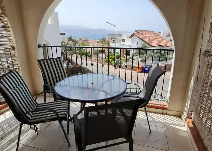 2 Bedroom Apartment With Sea View - By Amdar Holiday Apartmets