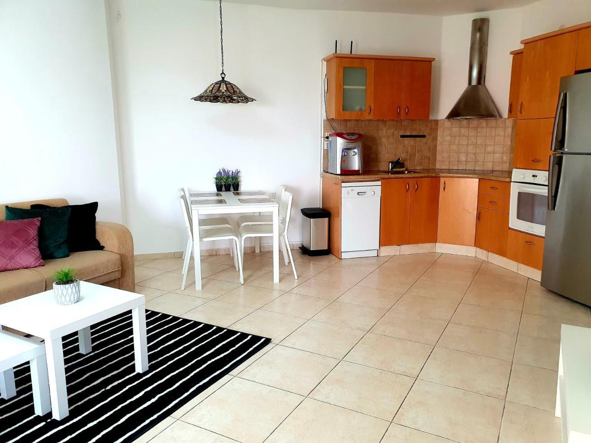 2 Bedroom With Sea View - By Amdar Apartmets *